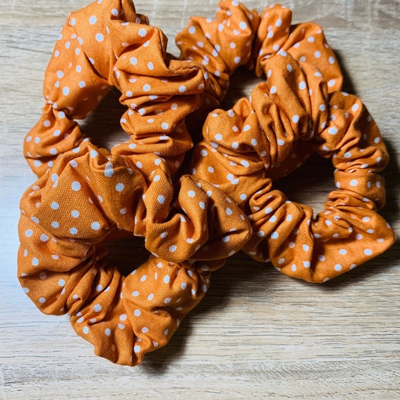 Scrunchie - Picture 8 of 11